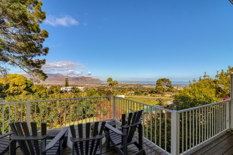 6 Bedroom Property for Sale in La Concorde Western Cape